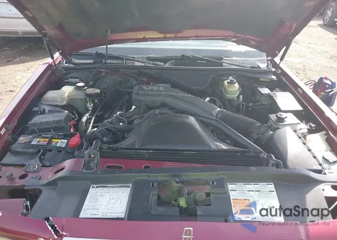 1993 Lincoln Town Car Executive z USA, uszkodzony, nr VIN 1LNLM81W7PY727890